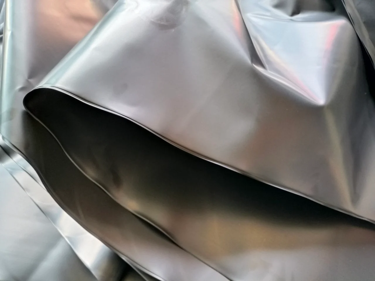 Bạt chống thấm HDPE chuyên sử dụng lót hồ tôm cá - Lưới Trung Lương Bạt chống thấm HDPE chuyên sử dụng lót hồ tôm cá
