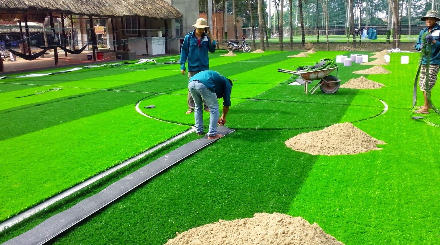 Thi công sân cỏ nhân tạo 5 người