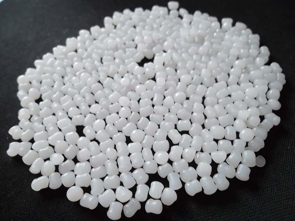 Hạt nhựa HDPE nguyên sinh dùng để sản xuất bạt phủ gốc sầu riêng - Lưới Trung Lương Hạt nhựa HDPE nguyên sinh dùng để sản xuất bạt phủ gốc sầu riêng